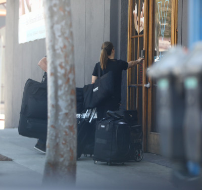 23.09 | Justin Bieber foi visto saindo de um spa em Beverly Hills.