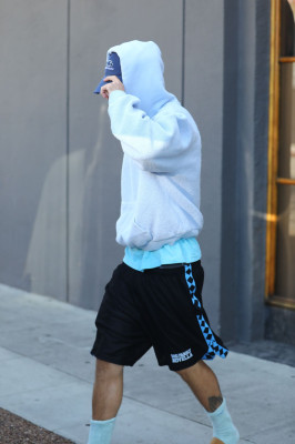 23.09 | Justin Bieber foi visto saindo de um spa em Beverly Hills.