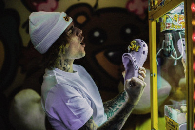 Colaboração Crocs x Drew House