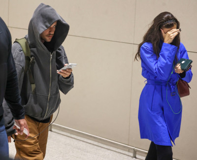 23.10 | Justin e Hailey Bieber chegando a Seul, na Coreia do Sul.