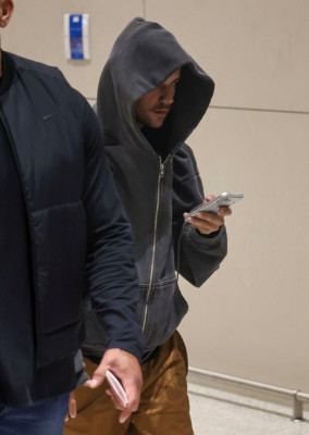 23.10 | Justin e Hailey Bieber chegando a Seul, na Coreia do Sul.