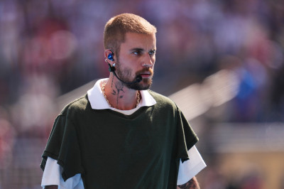 19.07 | Durante a apresentação de “EVERYTHING HALLELUJAH” no MetLife Stadium