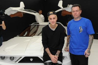 07.12 | Grande inauguração da sede da West Coast Customs em Burbank, Califórnia.