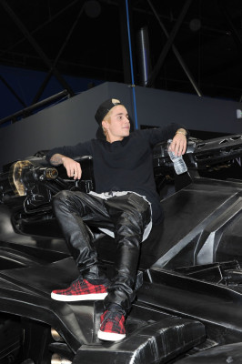 07.12 | Grande inauguração da sede da West Coast Customs em Burbank, Califórnia.