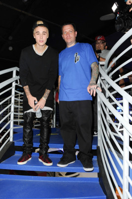 07.12 | Grande inauguração da sede da West Coast Customs em Burbank, Califórnia.