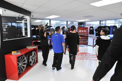 07.12 | Grande inauguração da sede da West Coast Customs em Burbank, Califórnia.