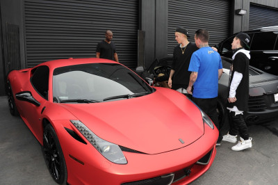 07.12 | Grande inauguração da sede da West Coast Customs em Burbank, Califórnia.