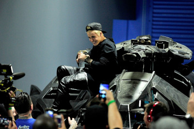 07.12 | Grande inauguração da sede da West Coast Customs em Burbank, Califórnia.