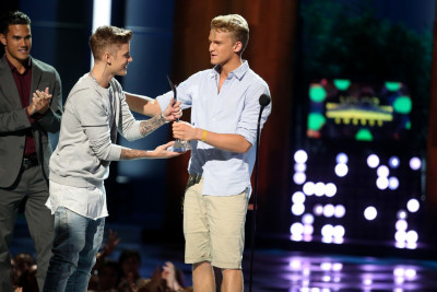 27.07 | Young Hollywood Awards, apresentado por Samsung Galaxy.