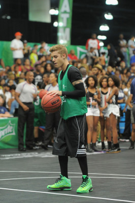28.06 | BET Experience no L.A. LIVE — Jogo de Basquete das Celebridades da Sprite.