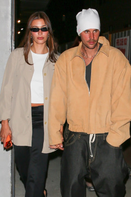 23.09 | Justin e Hailey Bieber foram vistos em um culto da Churchome no Saban Theatre, em Beverly Hills.