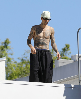 24.03 |  Com amigos em um rooftop de Los Angeles.