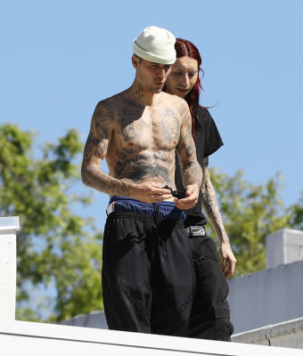 24.03 |  Com amigos em um rooftop de Los Angeles.