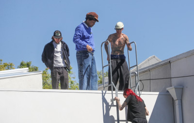 24.03 |  Com amigos em um rooftop de Los Angeles.