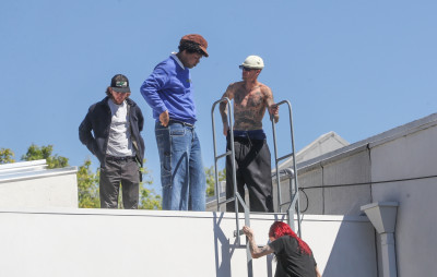 24.03 |  Com amigos em um rooftop de Los Angeles.