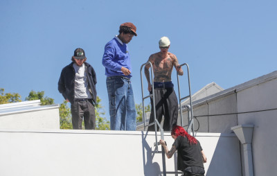 24.03 |  Com amigos em um rooftop de Los Angeles.