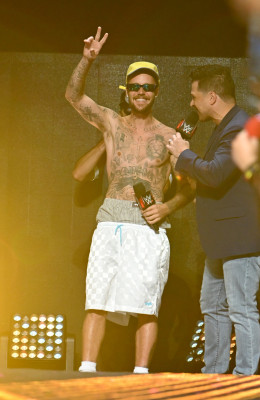 18.07 | Performando no 3º dia do Fanatics Fest NYC, em Nova York.