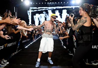 18.07 | Performando no 3º dia do Fanatics Fest NYC, em Nova York.
