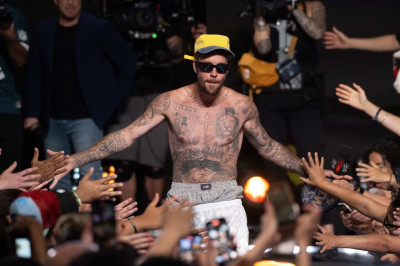 18.07 | Performando no 3º dia do Fanatics Fest NYC, em Nova York.