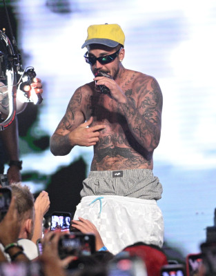 18.07 | Performando no 3º dia do Fanatics Fest NYC, em Nova York.