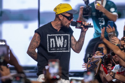 18.07 | Performando no 3º dia do Fanatics Fest NYC, em Nova York.
