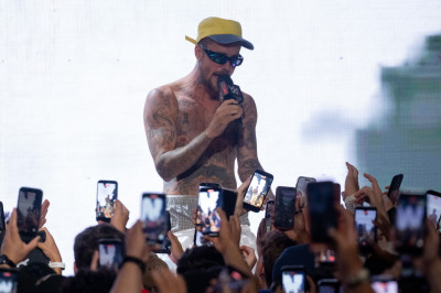 18.07 | Performando no 3º dia do Fanatics Fest NYC, em Nova York.