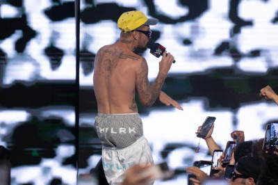 18.07 | Performando no 3º dia do Fanatics Fest NYC, em Nova York.