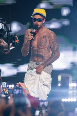18.07 | Performando no 3º dia do Fanatics Fest NYC, em Nova York.
