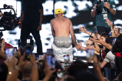 18.07 | Performando no 3º dia do Fanatics Fest NYC, em Nova York.