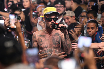 18.07 | Performando no 3º dia do Fanatics Fest NYC, em Nova York.