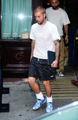 17.07 | Deixando o restaurante Carbone em Nova York, após encerrar seu evento pop-up da Skylrk.