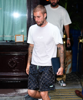 17.07 | Deixando o restaurante Carbone em Nova York, após encerrar seu evento pop-up da Skylrk.