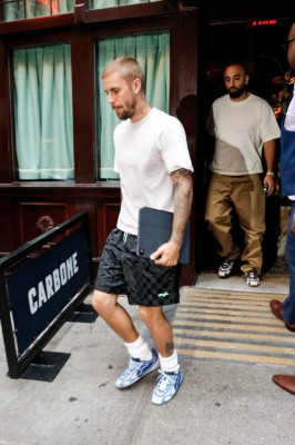 17.07 | Deixando o restaurante Carbone em Nova York, após encerrar seu evento pop-up da Skylrk.