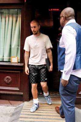 17.07 | Deixando o restaurante Carbone em Nova York, após encerrar seu evento pop-up da Skylrk.