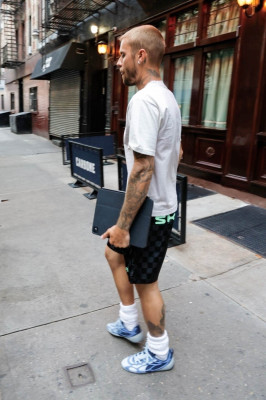 17.07 | Deixando o restaurante Carbone em Nova York, após encerrar seu evento pop-up da Skylrk.