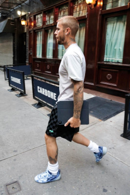 17.07 | Deixando o restaurante Carbone em Nova York, após encerrar seu evento pop-up da Skylrk.