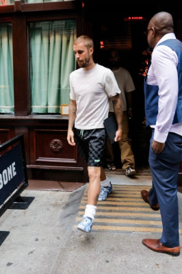17.07 | Deixando o restaurante Carbone em Nova York, após encerrar seu evento pop-up da Skylrk.