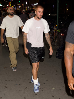 17.07 | Deixando o restaurante Carbone em Nova York, após encerrar seu evento pop-up da Skylrk.