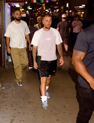 17.07 | Deixando o restaurante Carbone em Nova York, após encerrar seu evento pop-up da Skylrk.