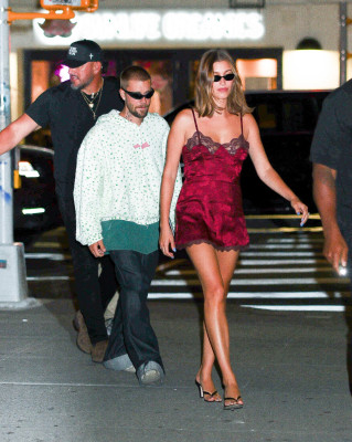 19.07 | Justin e Hailey Bieber Bieber chegando a after party exclusiva da SKYLRK após a final da Copa do Mundo FIFA 2026, realizada no The Twenty Two, em Nova York