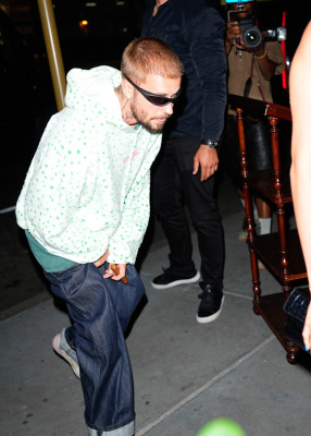 19.07 | Justin e Hailey Bieber Bieber chegando a after party exclusiva da SKYLRK após a final da Copa do Mundo FIFA 2026, realizada no The Twenty Two, em Nova York