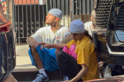 20.07 | Fotografado com Eddie Benjamin nas ruas de Nova York.