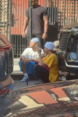 20.07 | Fotografado com Eddie Benjamin nas ruas de Nova York.