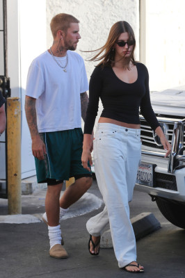06.08 | Com Hailey Bieber no Sushi Fumi, em West Hollywood, Califórnia