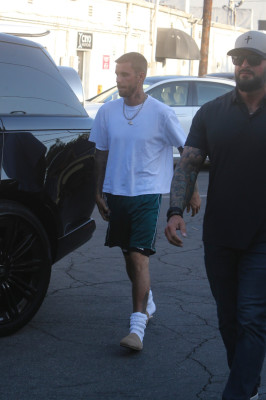 06.08 | Com Hailey Bieber no Sushi Fumi, em West Hollywood, Califórnia