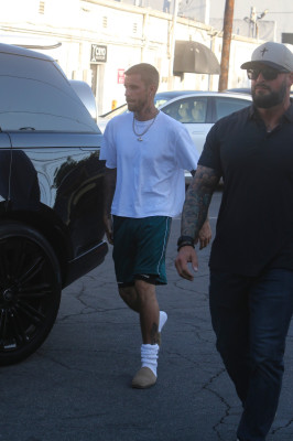 06.08 | Com Hailey Bieber no Sushi Fumi, em West Hollywood, Califórnia