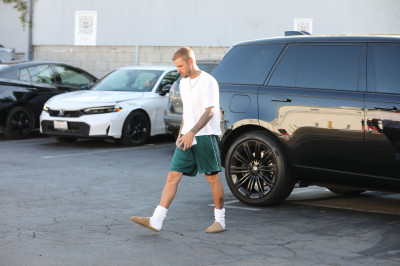 06.08 | Com Hailey Bieber no Sushi Fumi, em West Hollywood, Califórnia
