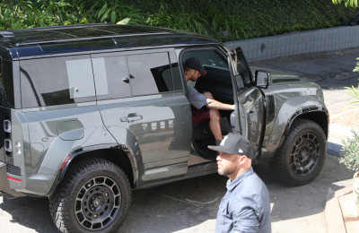 12.08 | Justin e Hailey Bieber chegando ao pilates em Bel Air, CA.