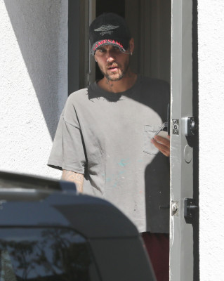 12.08 | Justin e Hailey Bieber chegando ao pilates em Bel Air, CA.