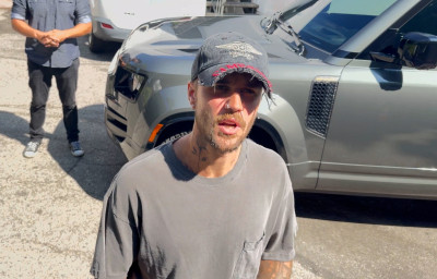 12.08 | Justin e Hailey Bieber chegando ao pilates em Bel Air, CA.